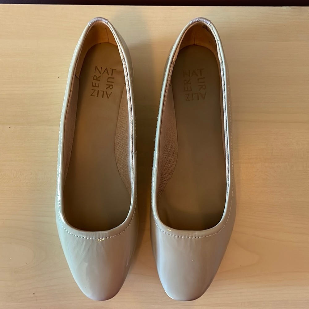 Patent taupe Naturalizer Alya
